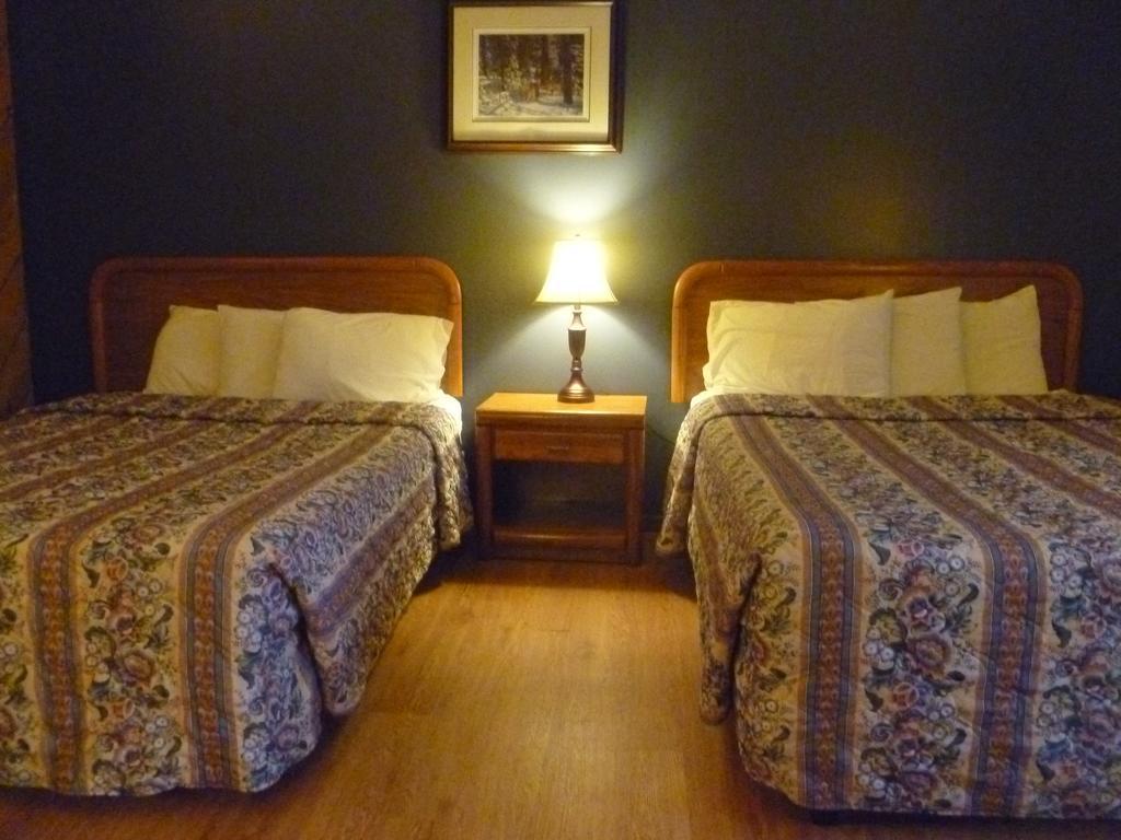 Timber Inn Motel Phillips Εξωτερικό φωτογραφία