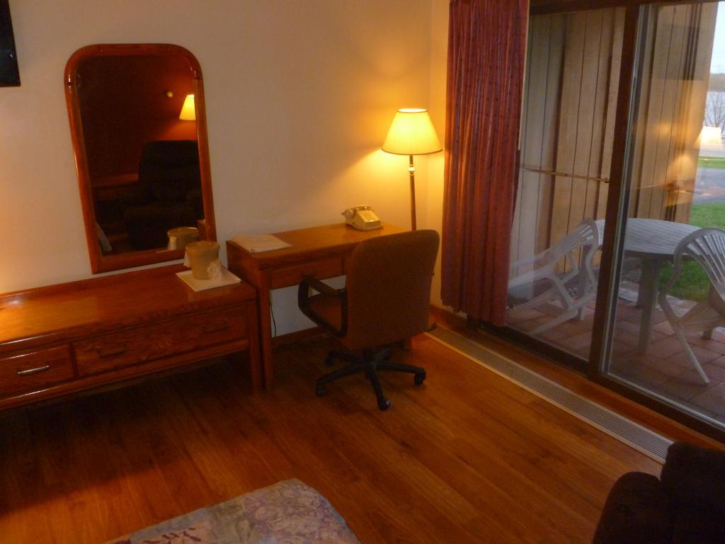 Timber Inn Motel Phillips Εξωτερικό φωτογραφία